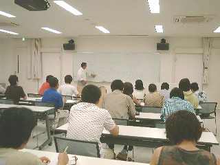 講師はブラジル語・英語・スペイン語・日本語の話せるマウロさん。